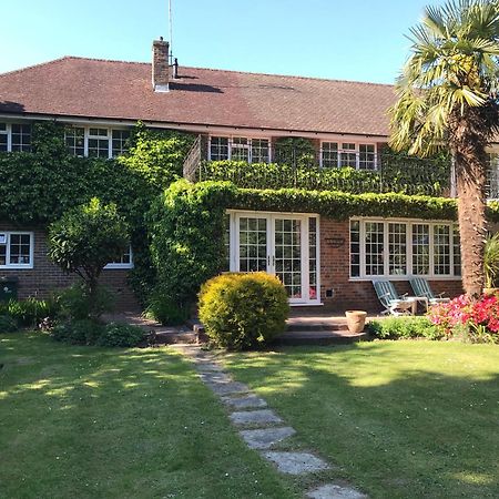 Tanglewood Gatwick Bed & Breakfast Crawley  Exterior photo