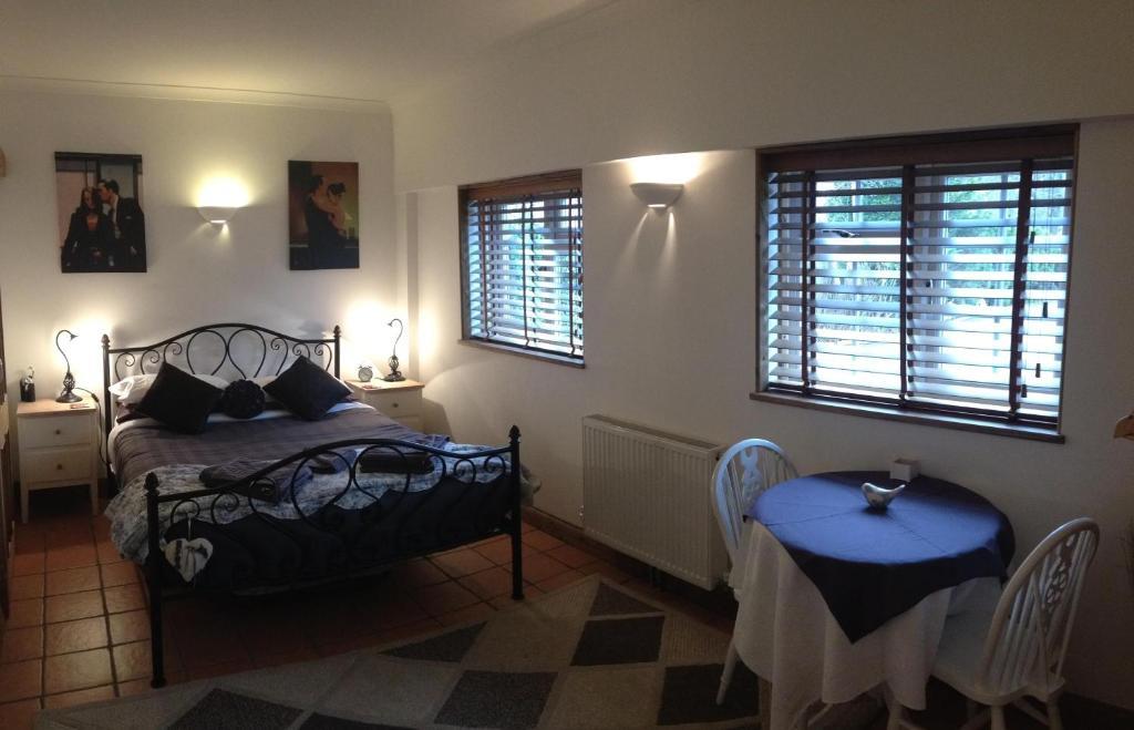 Tanglewood Gatwick Bed & Breakfast Crawley  Room photo